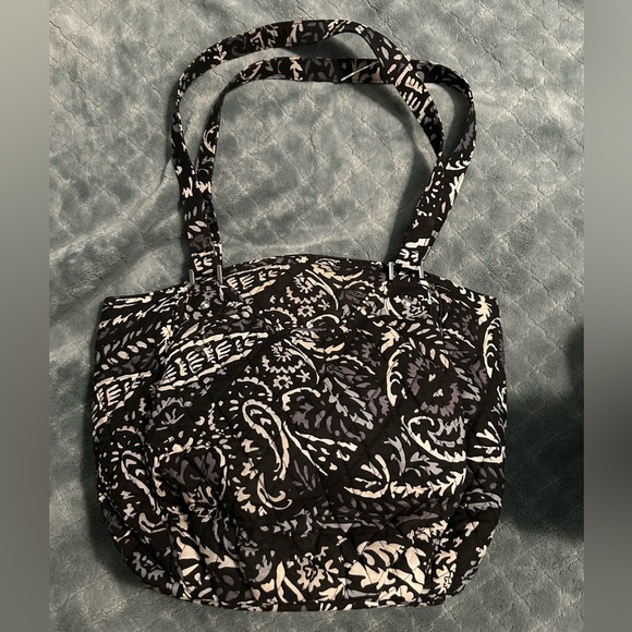 Vera Bradley Glenna Shoulder Bag in Paisley Noir. - Picture 1 of 4